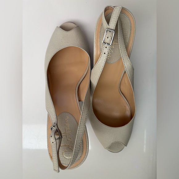 Cole Haan  Nike air Cream Elegant Leather Peep Toe Heel Slingback Sz 8.5/3” Heel - Picture 3 of 14